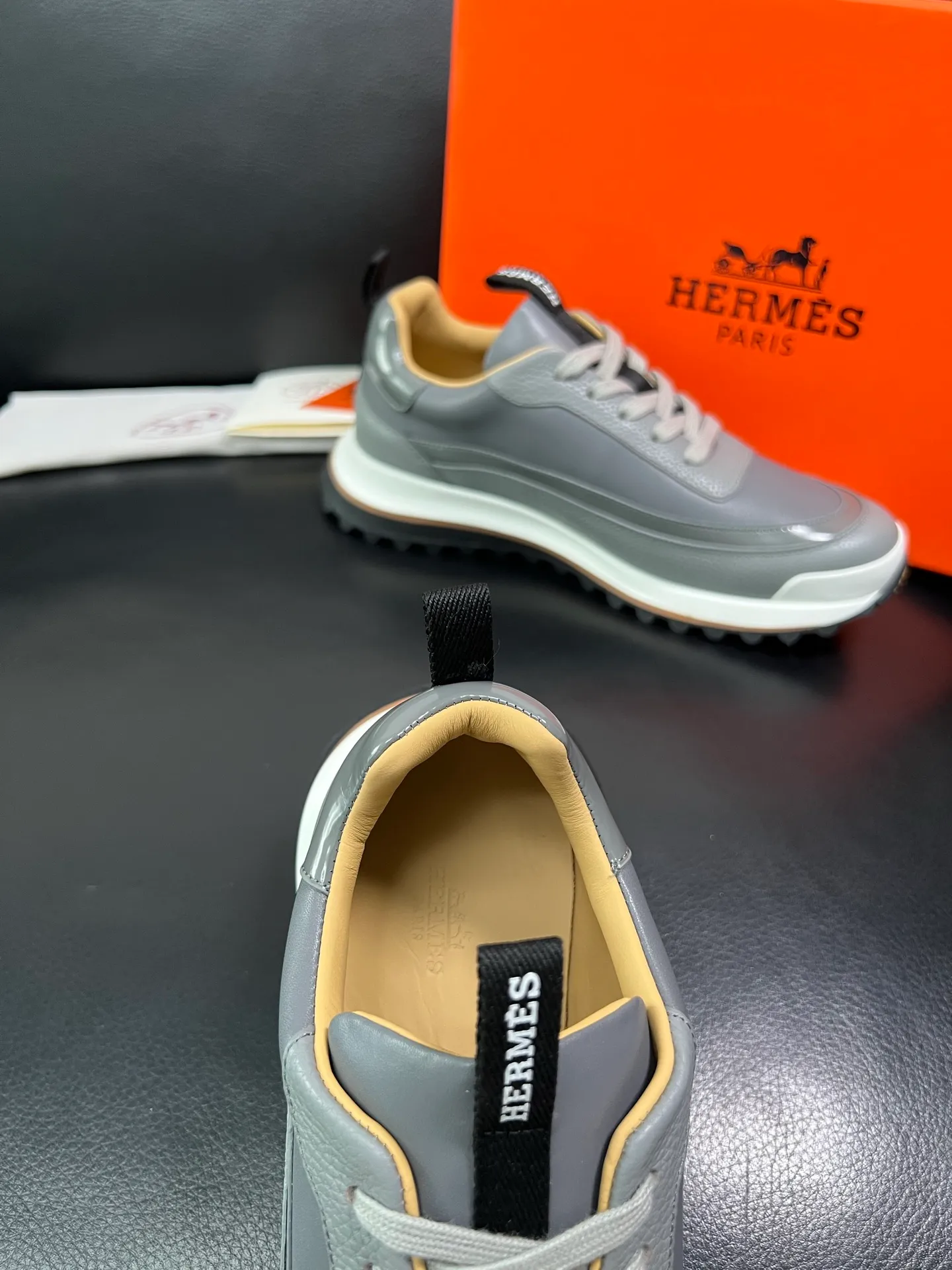 Men's shoes 💰800 Hermes top purchasing Hermes counters are on sale simultaneously with original factory configuration, original cowhide fabrics imported from Italy, high-quality splicing technology, fully imported water-dyed cowhide linings, soles: original soles specially provided by the factory are super comfortable, the original factory follows the order and high quality, you can enter and exit the counter at will, welcome to compare at the counter, code number 39-44 (customized 38 45) 85863